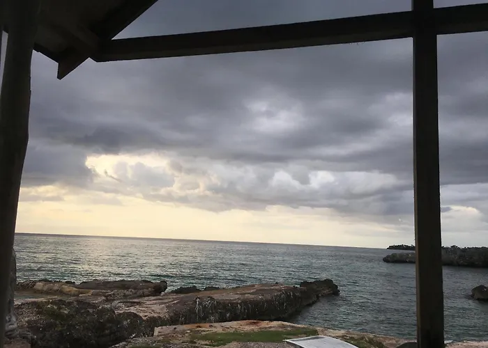Vacation Apartment Rentals in Orange Bay