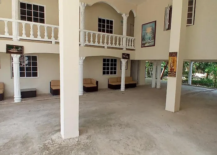 Ocho Rios Cheap Hotels near 
