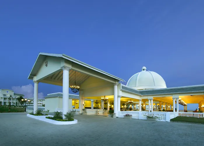 Hotels With Suites In Lucea 