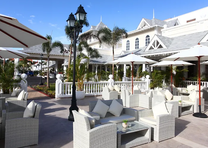 Kingston 5 Star Hotels With Jacuzzi in Room