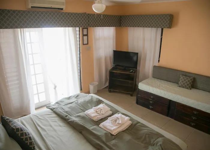Boscobel Hotels
