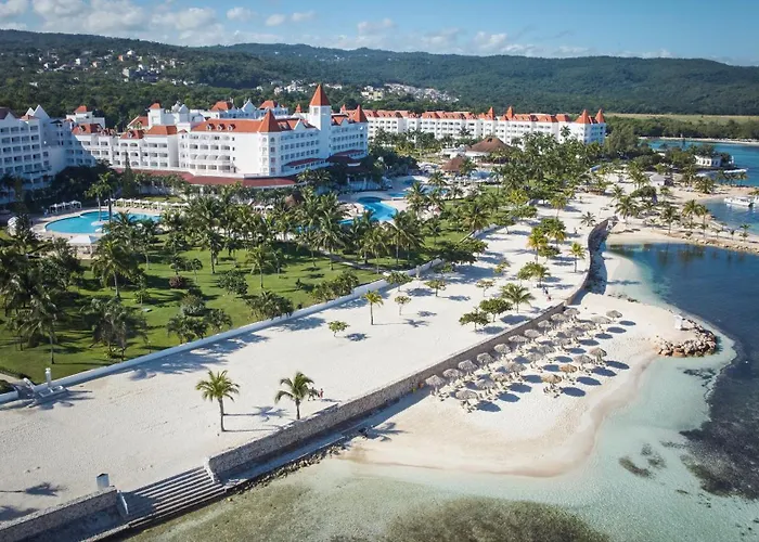 Runaway Bay Lodging 