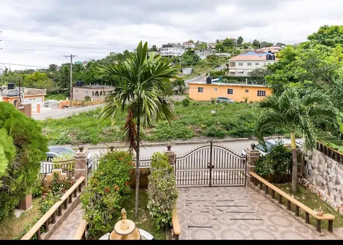 Runaway Bay Guest Houses