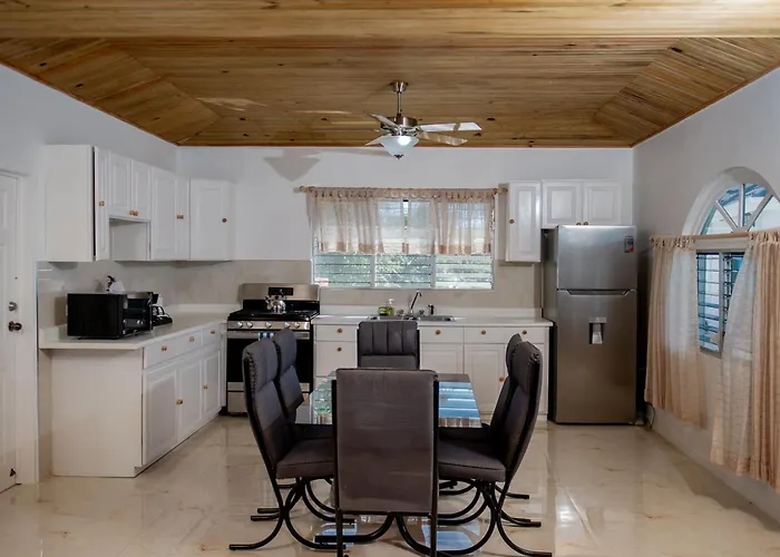 Treasure Beach Lodging 