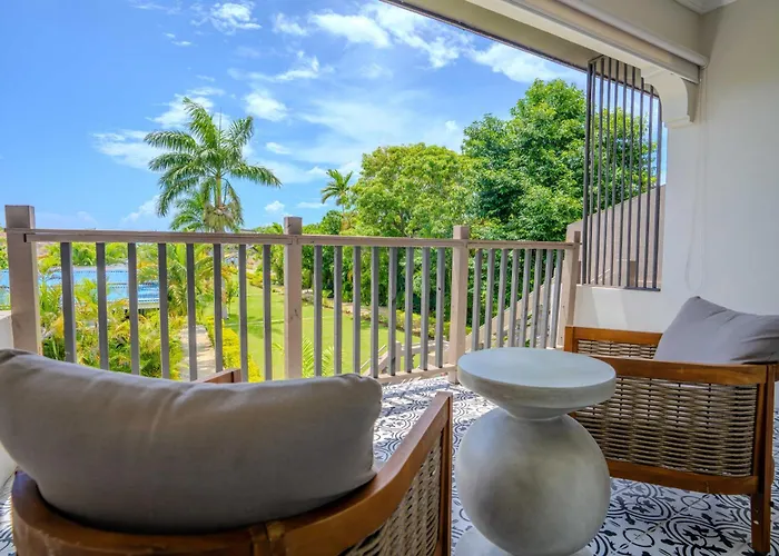 Negril Family Hotels near Lianhuashan Park