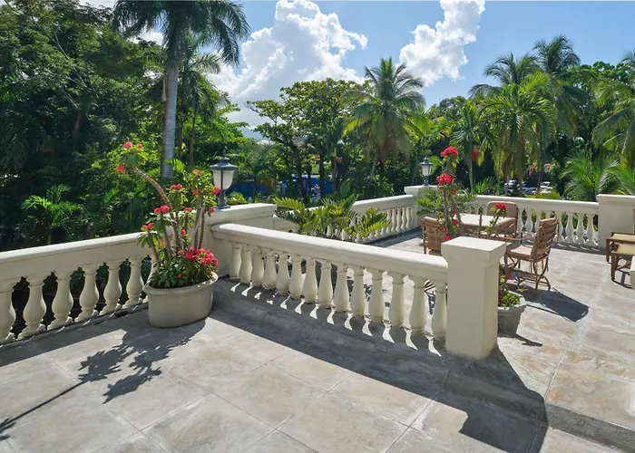 Kingston 4 Star Hotels With Jacuzzi in Room