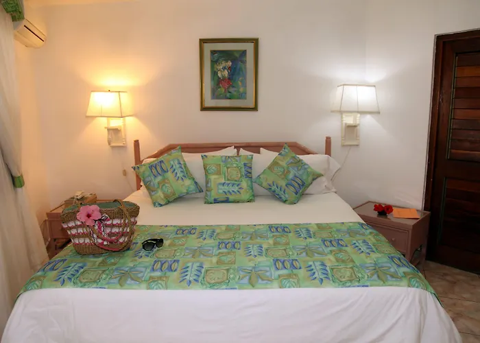 Holiday Сottages in Negril near Blue Mountain Experience